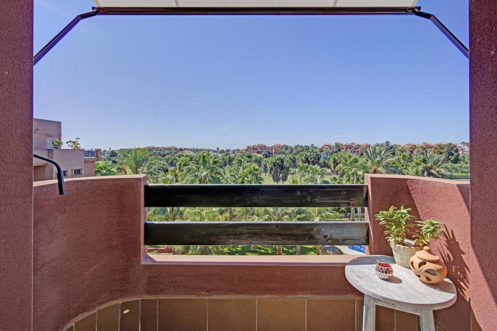 Comeback Me & Mrs Jones Apartment *