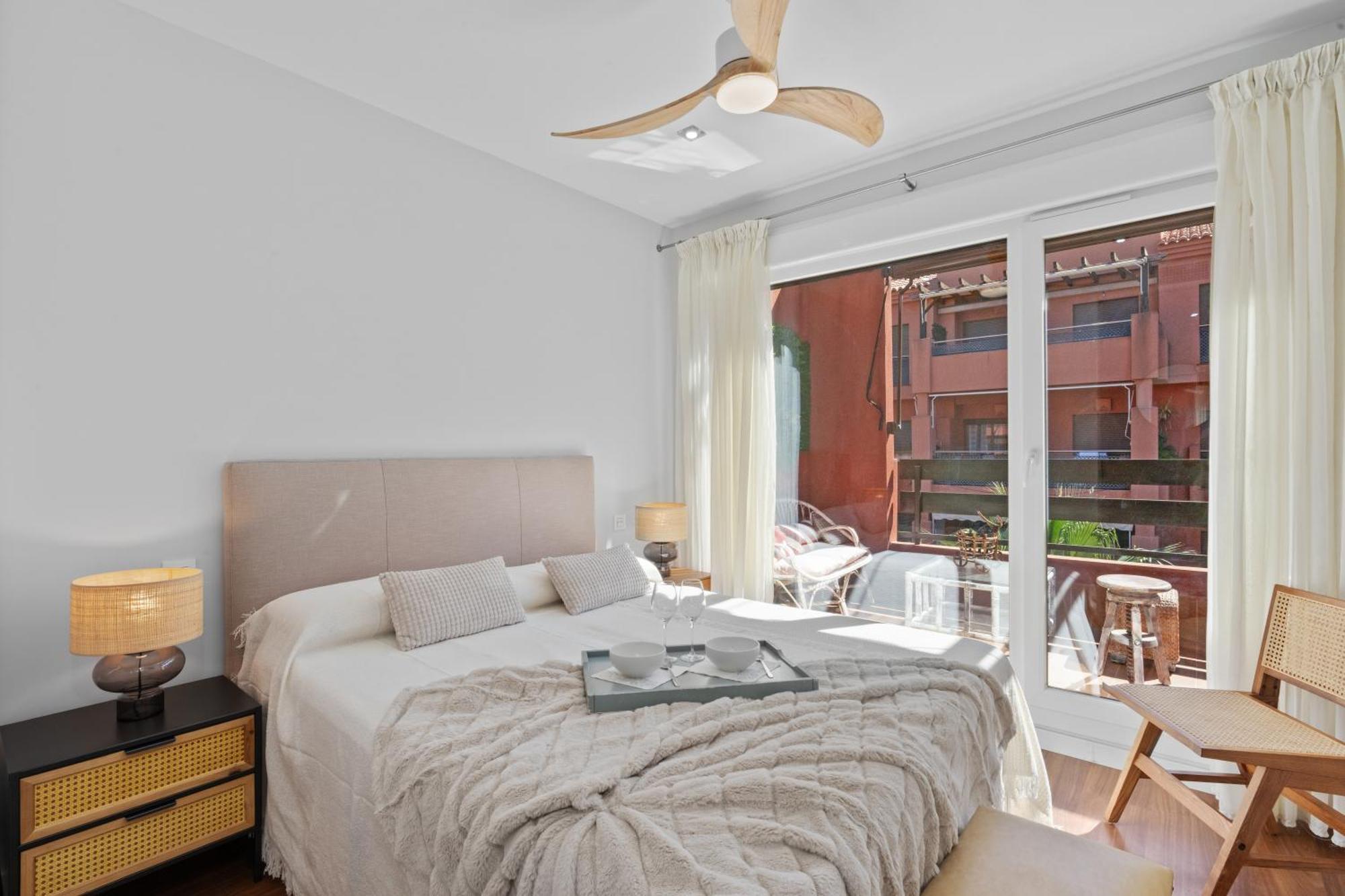 Comeback Me & Mrs Jones Apartment *